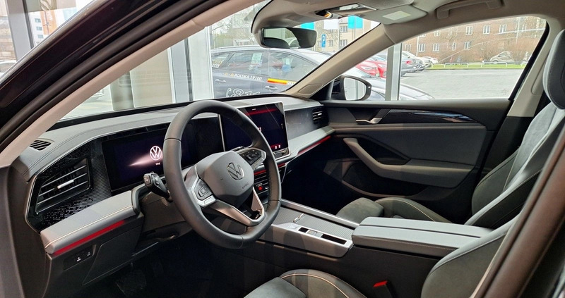 Volkswagen Passat cena 183000 przebieg: 5, rok produkcji 2024 z Chełm małe 277